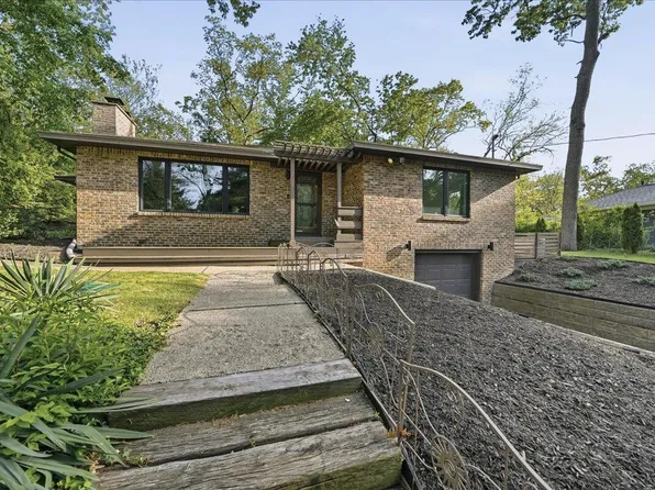 63 Ski Hill Rd, Portage, IN 46368