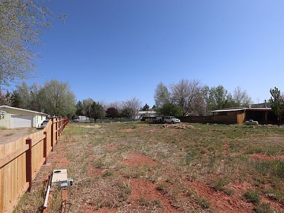 4th image of 784 W Navajo Dr