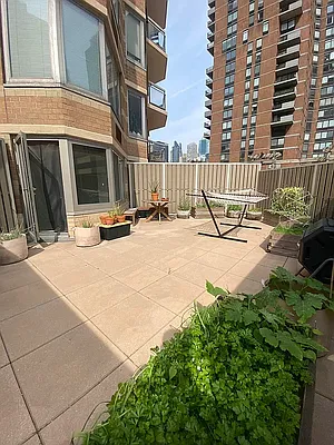 Rented by Fischer Group Realty, LLC | media 6