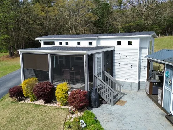 824 S Fleetwood Ln, Fair Play, SC 29643