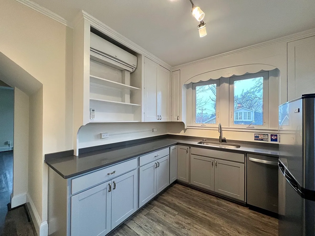 Photo 2 of 11 - 4126 Lee Hwy #C - Arlington, VA Building Photo - 4126 Lee Hwy #C