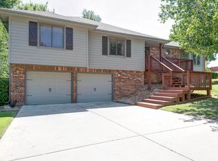 214 E Apache Dr, Springfield, MO 65810