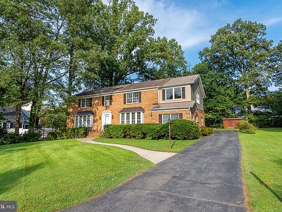 3rd image of 7112 Carol Ln