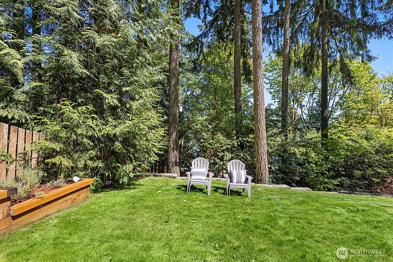 2nd image of 2035 West Lake Sammamish Parkway SE