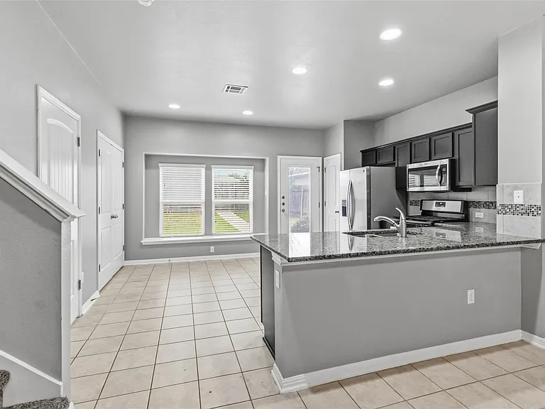 718 Stampede Rd — Photo 5