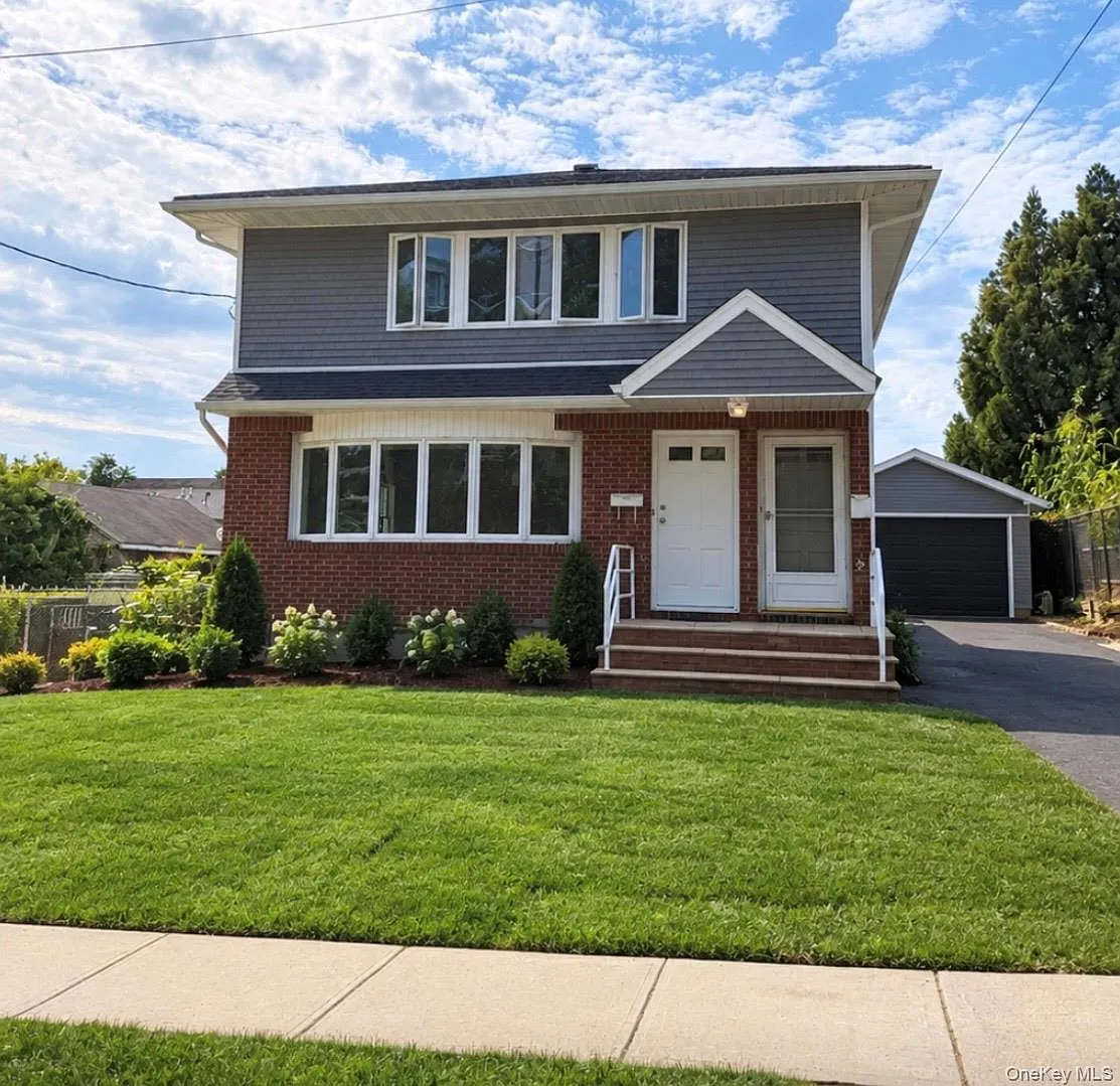 3 bed, 2.0 bath, 1700 sqft, $4,500 — Photo 1