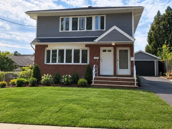 90 Madison Ave, Westbury, NY 11590