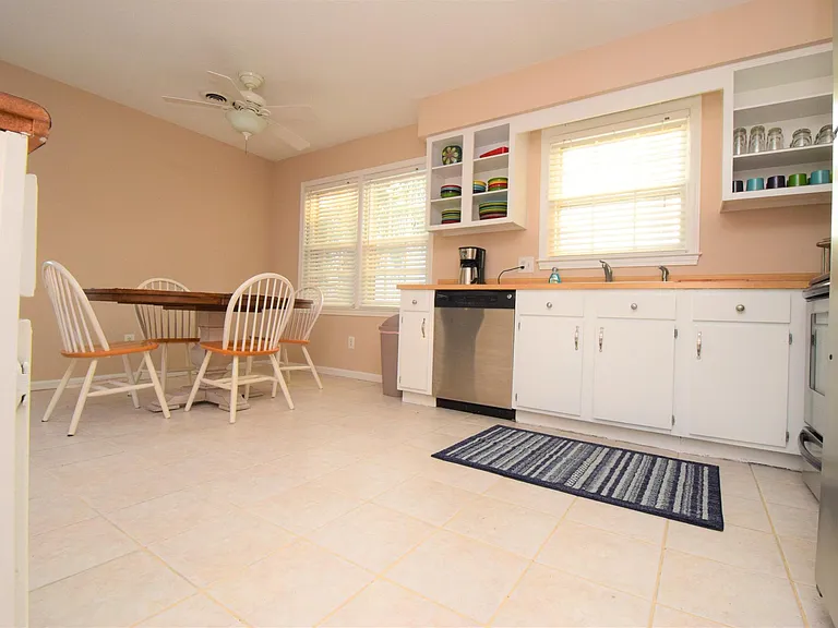 617 Plymouth Dr — Photo 4