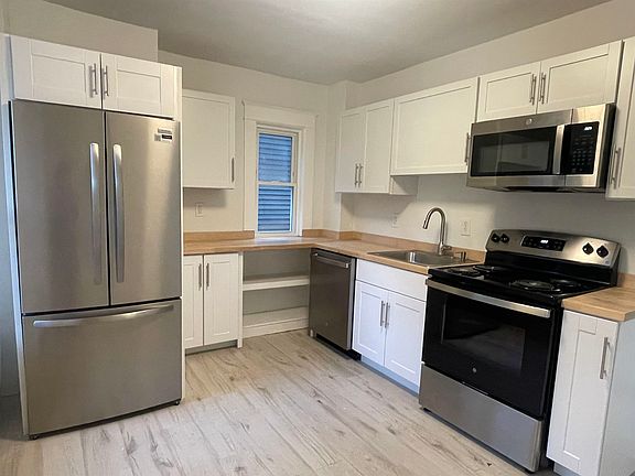 3rd image of 79 Gilford Avenue #4