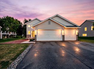 526 Hackney Ave, Shakopee, MN 55379
