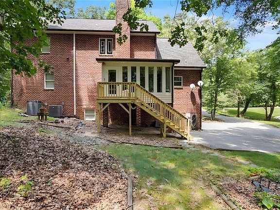 4th image of 114 Willoughby Park Dr