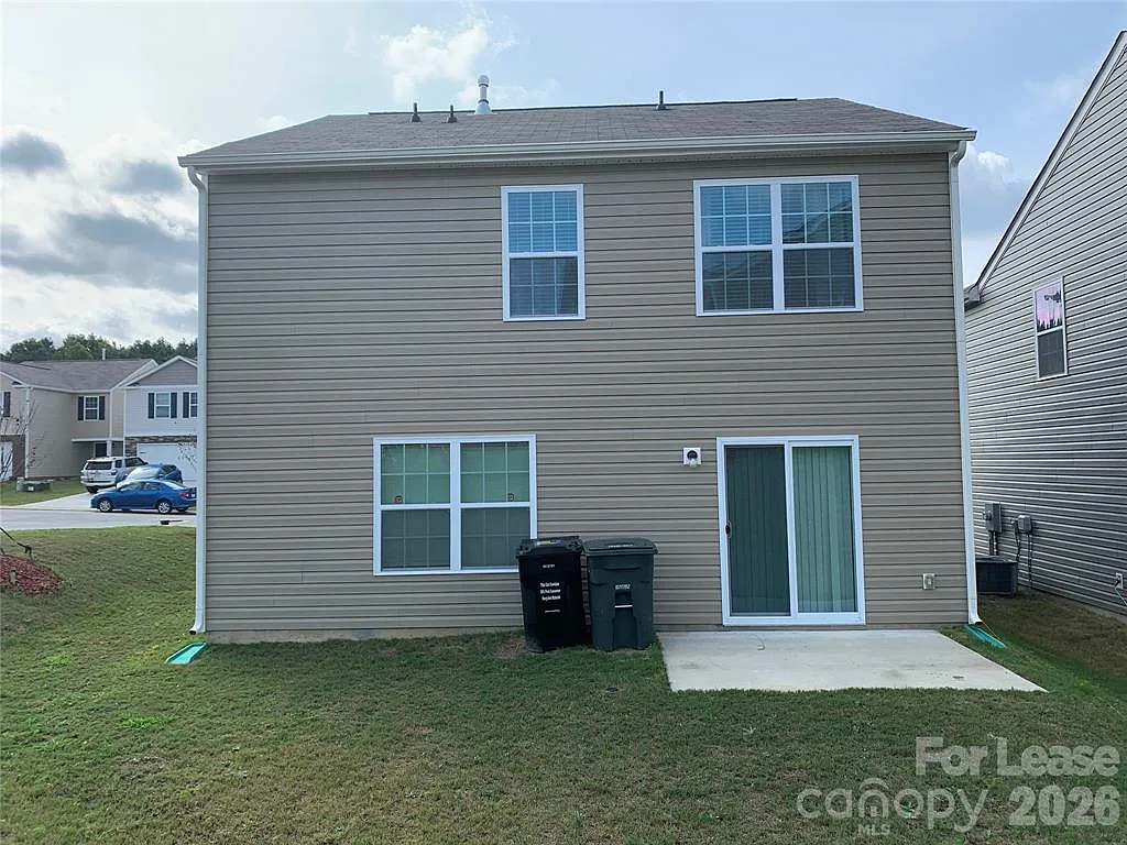 3 bed, 2.5 bath, 1564 sqft, $1,900 — Photo 3
