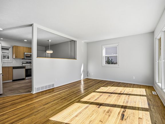 4th image of 3314 S 122nd St