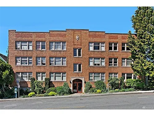 4235 Brooklyn Ave NE #201 Photo 1