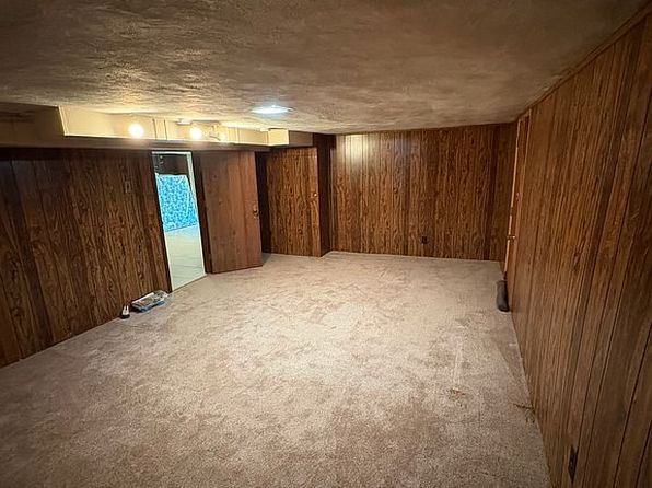 512 Greenlawn Dr