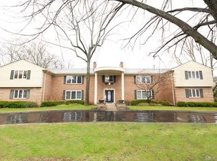 121 E Schantz Ave STE 2, Oakwood, OH 45409