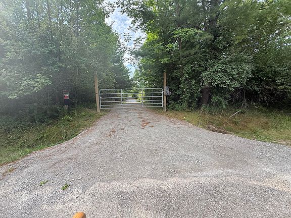 2nd image of 5544 Rose City Rd