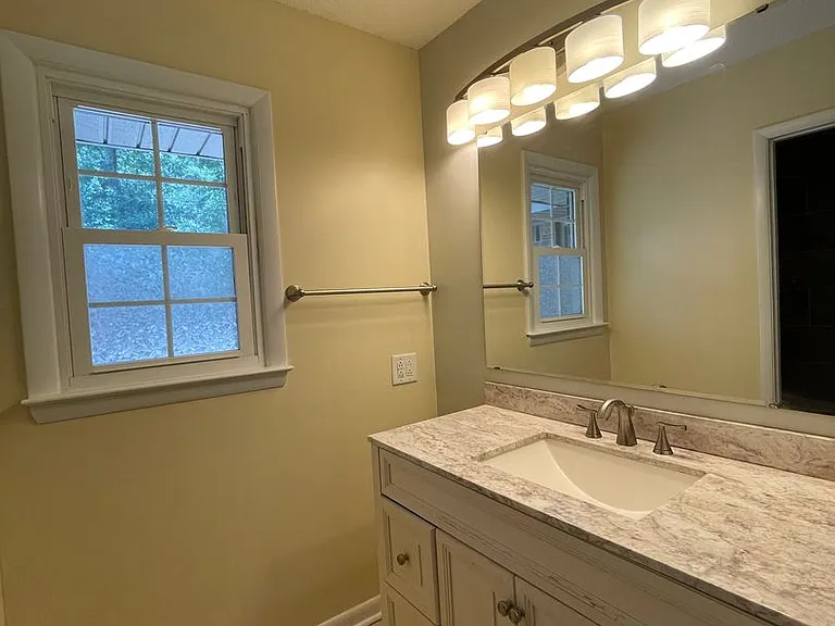 105 Kingston Dr — Photo 15
