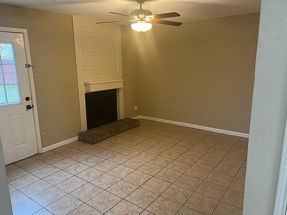 2nd image of 833 NW Summercrest Blvd #B