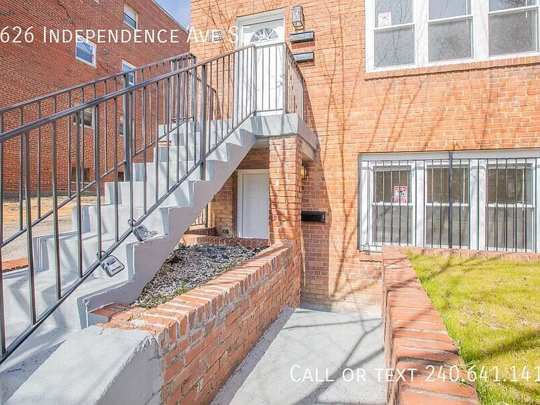 1626 Independence Ave SE #2 — Photo 11