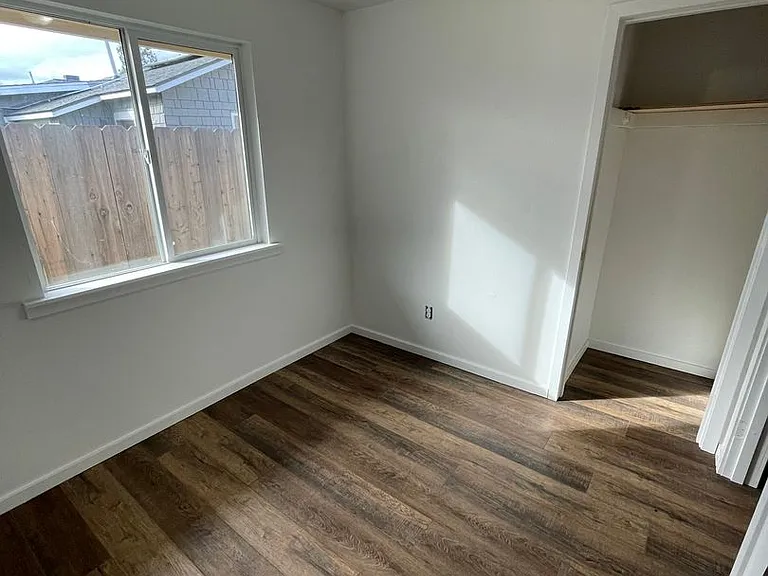 R215 Haven St — Photo 5