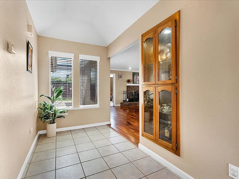 285 W Ash Ave — Photo 2
