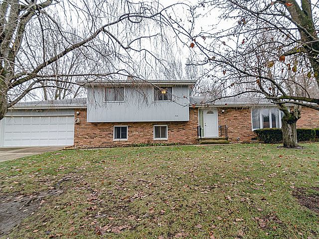 1st image of 806 Crestview Ct