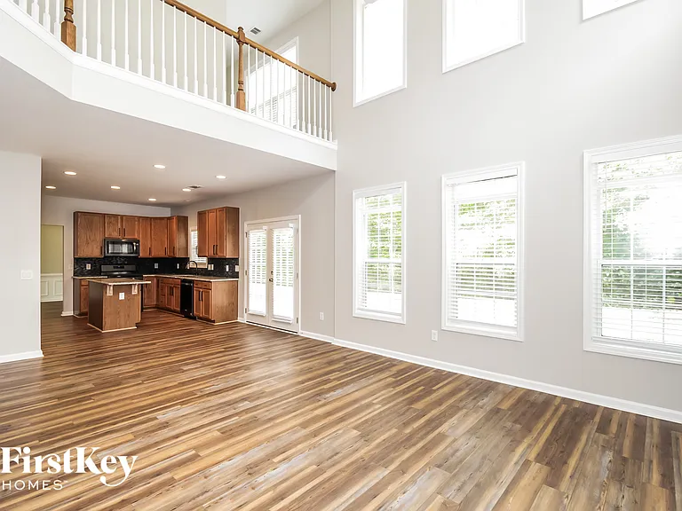 7660 Forest Glen Way — Photo 3