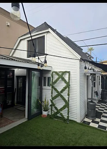 320 1/2 S Pacific St — Photo 1