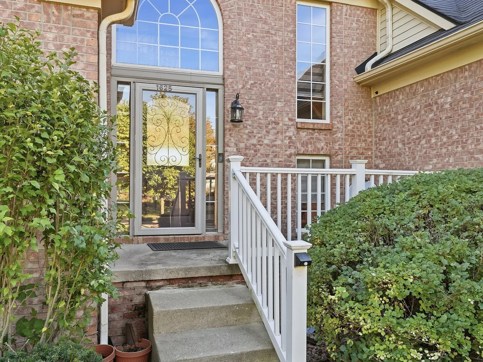 4 bed, 2755 sqft, $4,100 — Photo 4