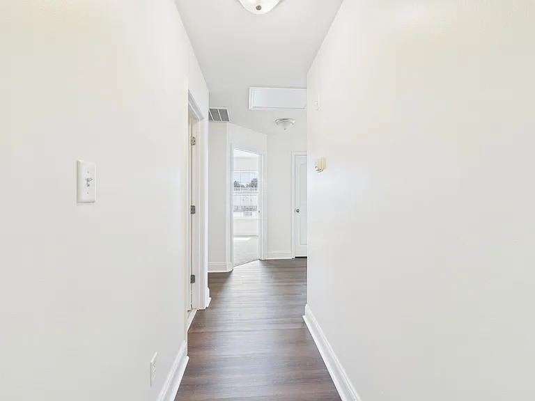 4901 Warwick Rd E — Photo 25