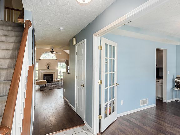 3rd image of 8476 Lazelle Village Dr