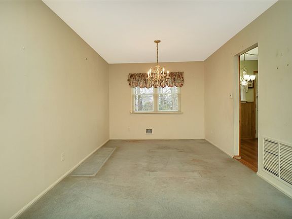 5th image of 7 Clifford Blvd