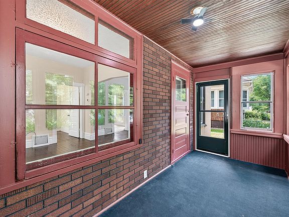 5th image of 998 Woodbridge St