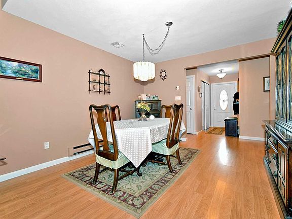 5th image of 25 Standish Dr