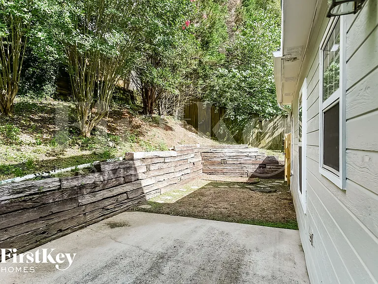 917 Jackson Cir — Photo 15