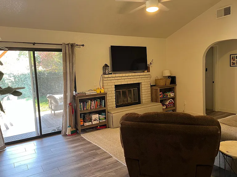 205 Lilac Ave — Photo 9