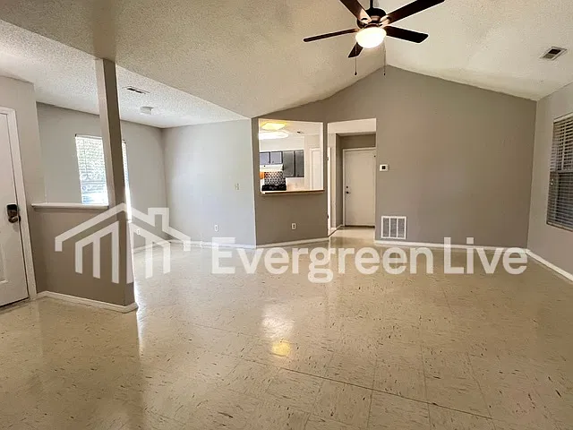2 bed, 2.0 bath, 1140 sqft, $1,095 — Photo 2