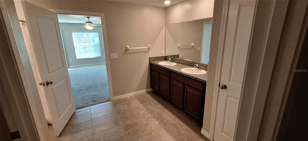 4 bed, 2.0 bath, 1936 sqft, $2,200 — Photo 4