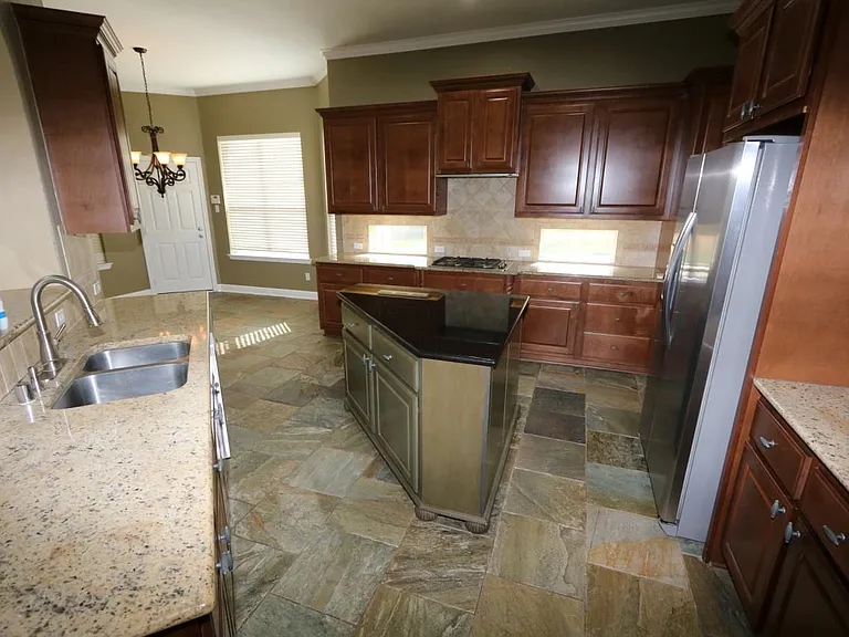 7102 Spring Run Ln — Photo 12