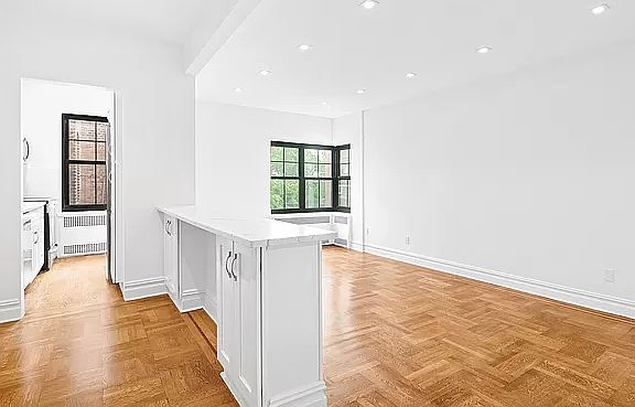 2nd image of 230 Park Pl APT 6C