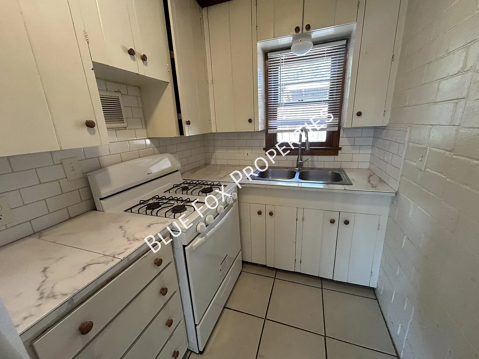 3241 E Bermuda Street — Photo 2