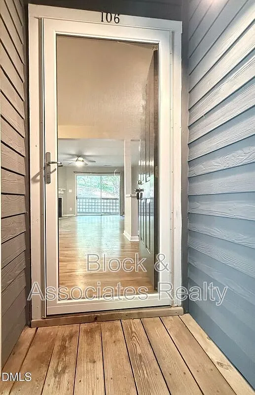 2 bed, 2.0 bath, 1061 sqft, $1,695 — Photo 2