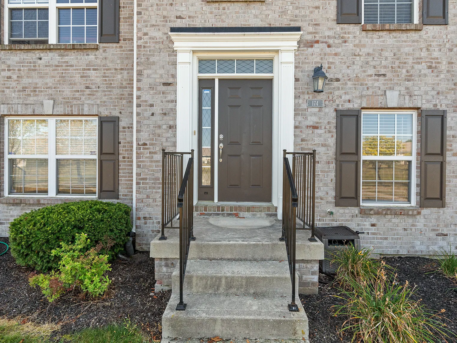 3 bed, 3.5 bath, 2328 sqft, $2,250 — Photo 4