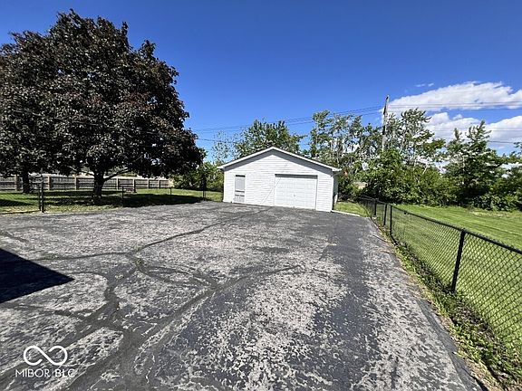 3rd image of 5249 Hickory Rd