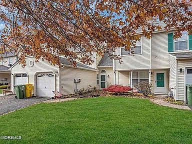565 Woodbine Ln — Photo 3