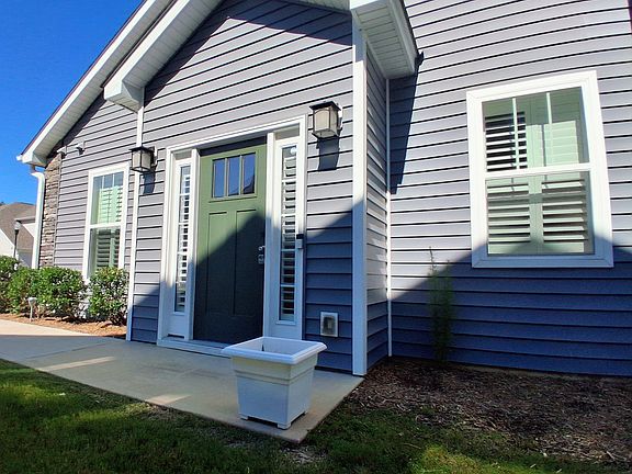 4th image of 22 Creekhaven Ln