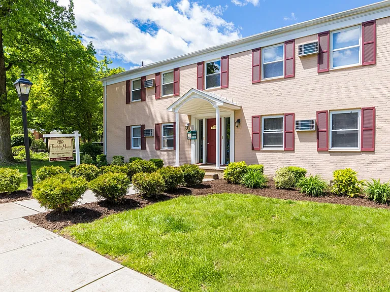 Franklin Manor — Photo 17