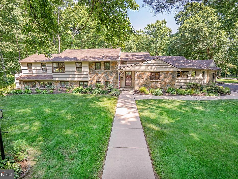 1st image of 18 Woodbrook Cir