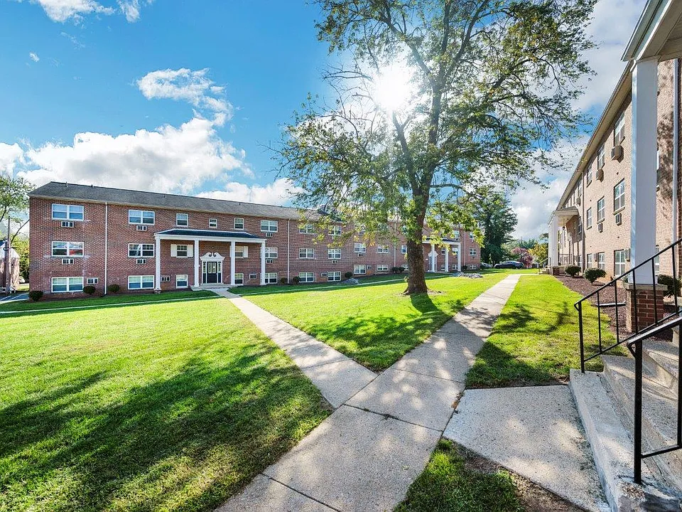 Carlwynne Manor Apartment Homes